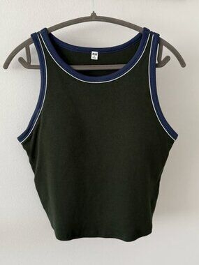 Uniqlo Ribbed Cropped Tank w/ Built in Bra NWOT